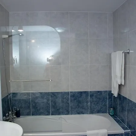 Vizinha's Dad's Apartment *